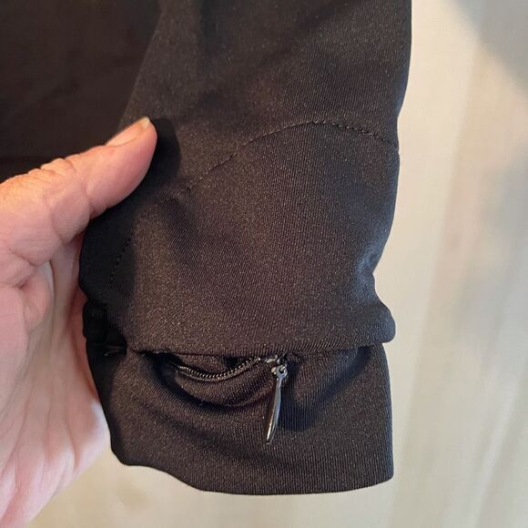 Under Armour black long sleeve top zipper pocket at wrist , size medium‎ - Picture 7 of 13